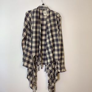 Billabong women’s plaid, fringed, flannel cardigan. Size Large.
